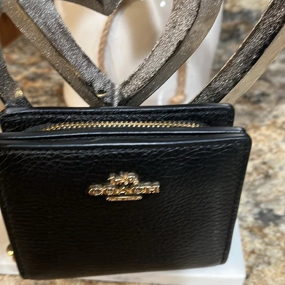 COACH NWT SNAP WALLET